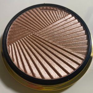 Pat McGrath Champagne Gold Highlighter